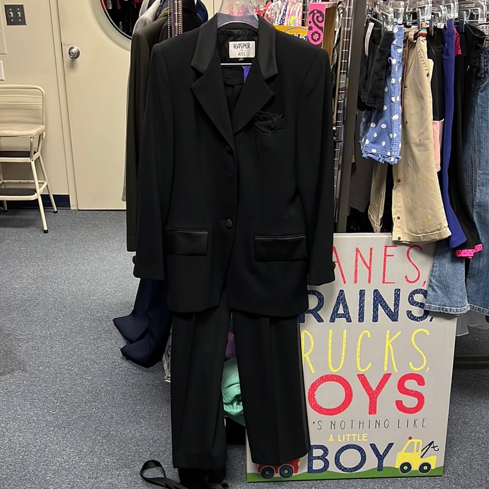💜Kasper Black Tuxedo 8